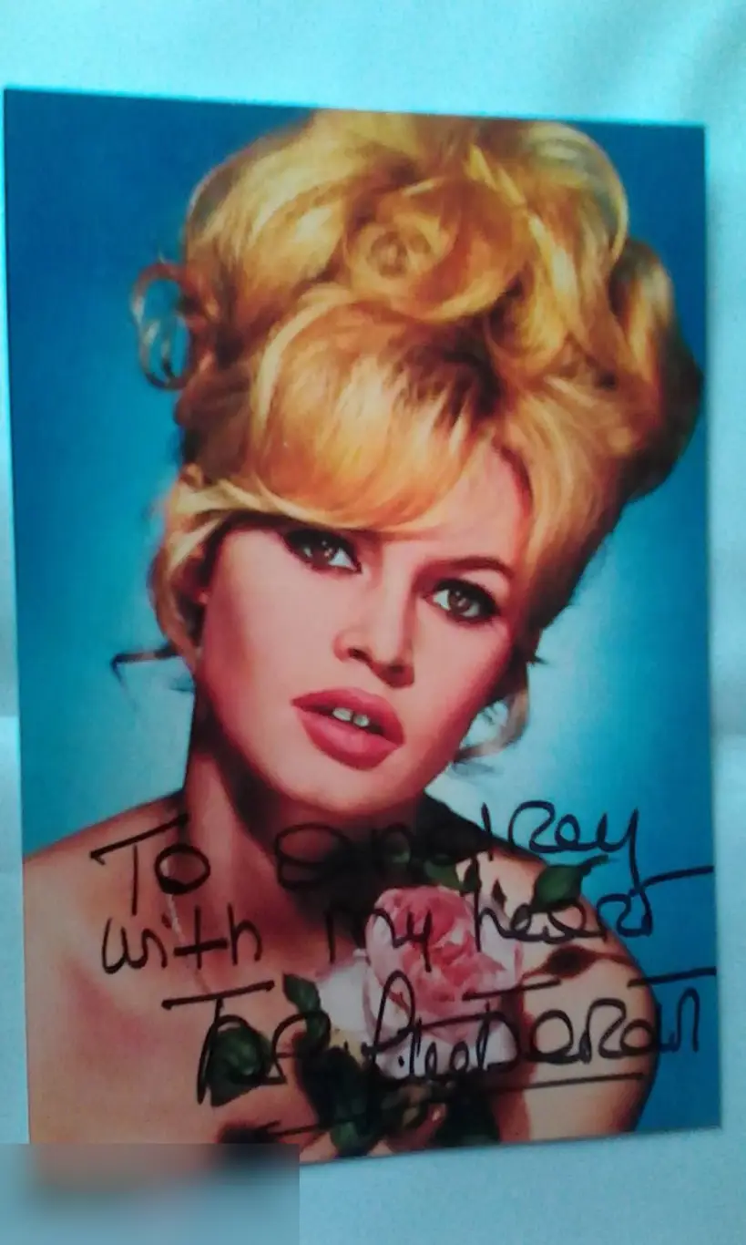 Брижит Бардо автограф на фото