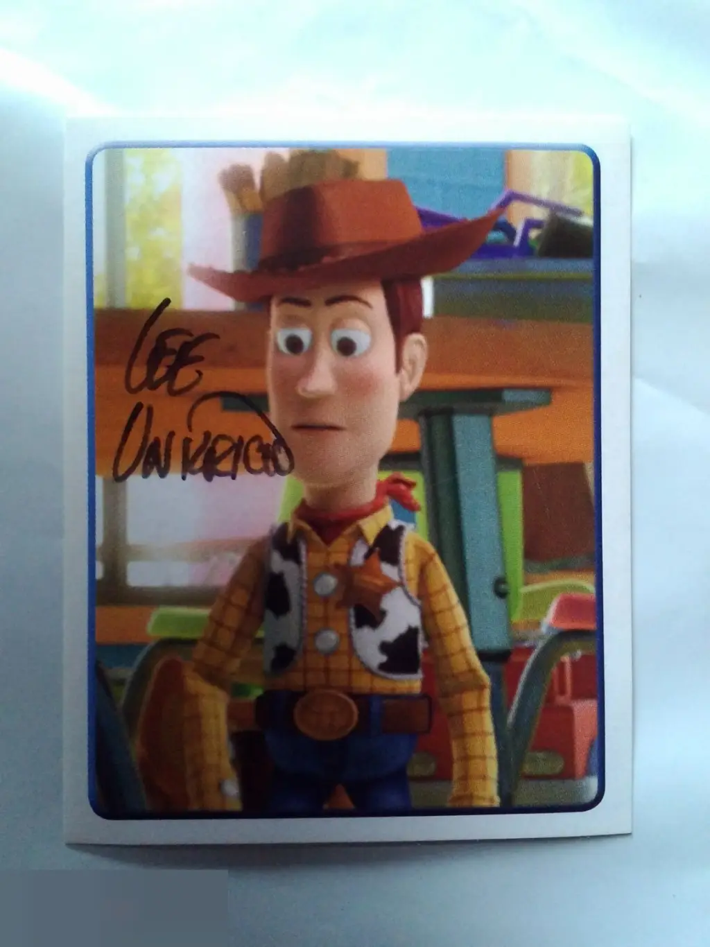 Ли Анкрич автограф на наклейке История игрушек 3 : Большой побег