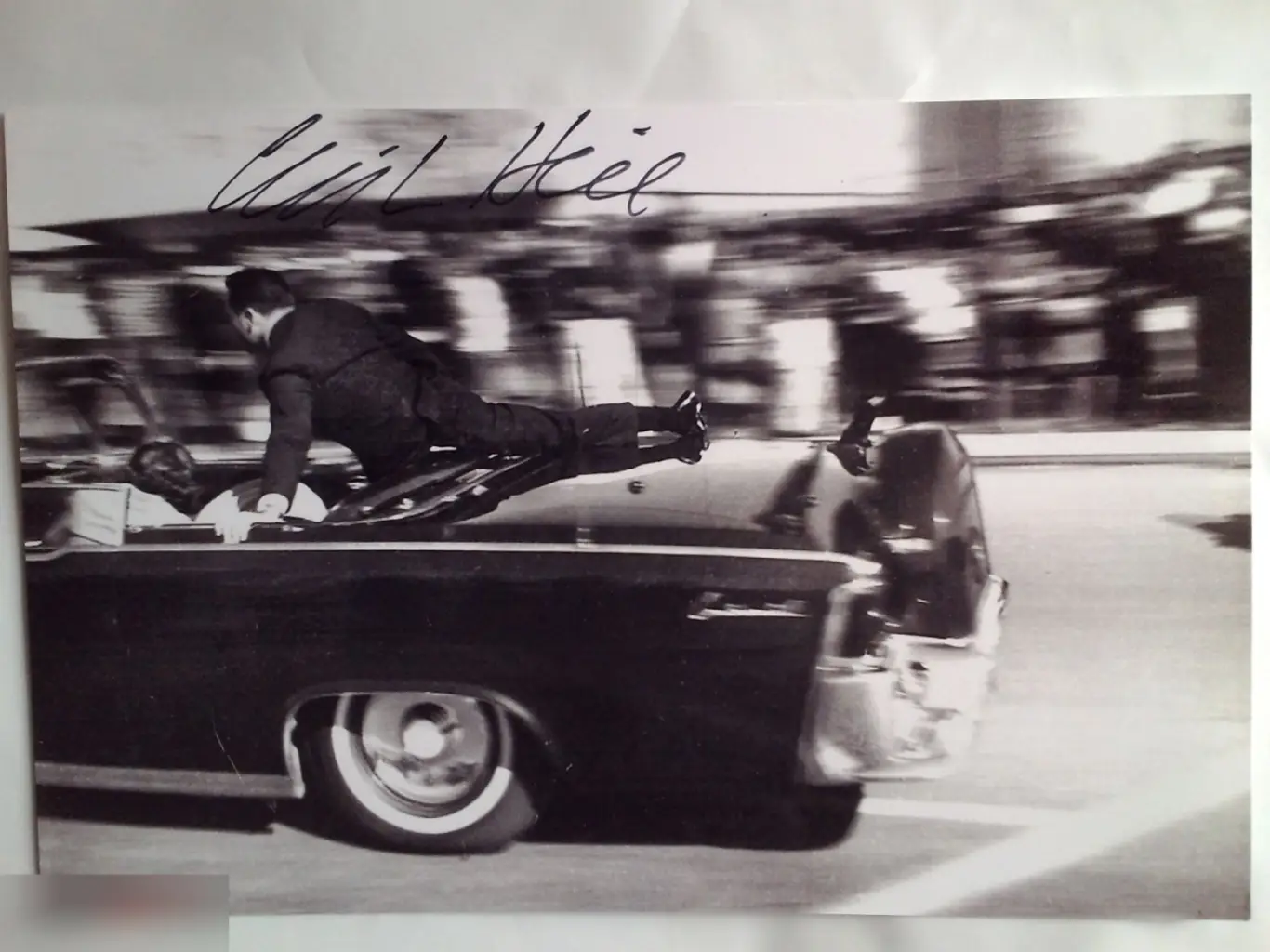 Клинт Хилл автограф на фото