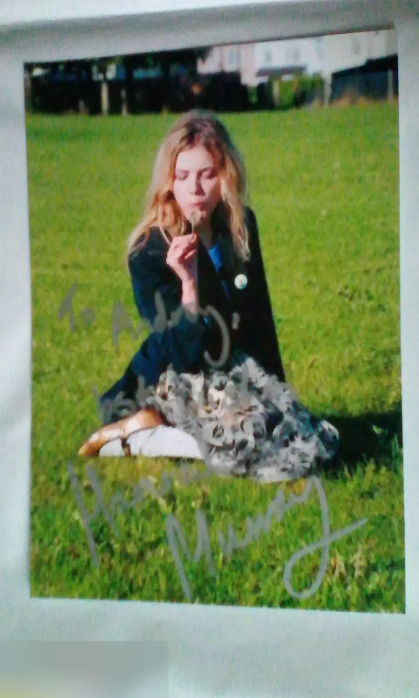 Ханна Мюррей автограф на фото Молокососы