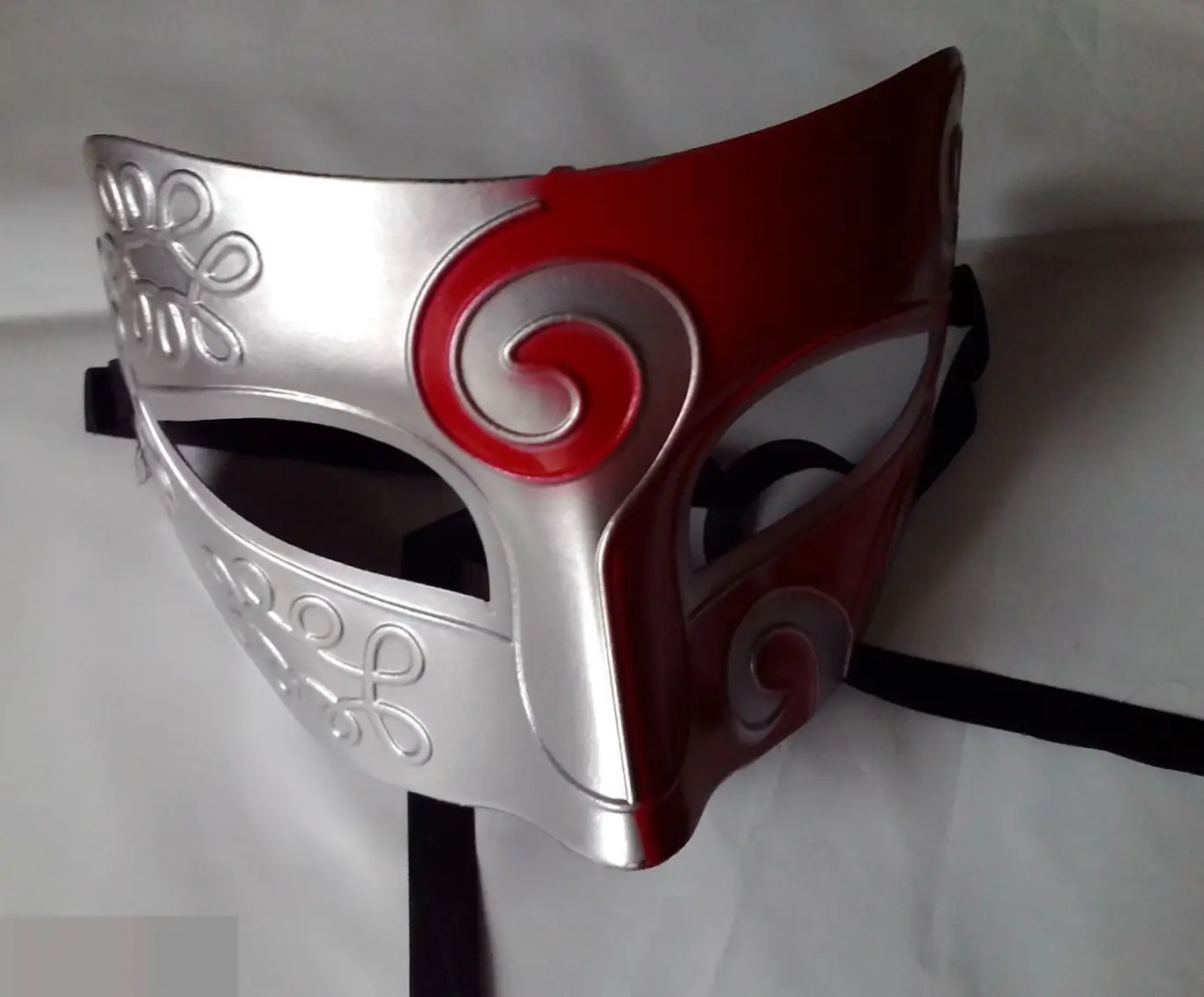 Маска карнавальная пластиковая