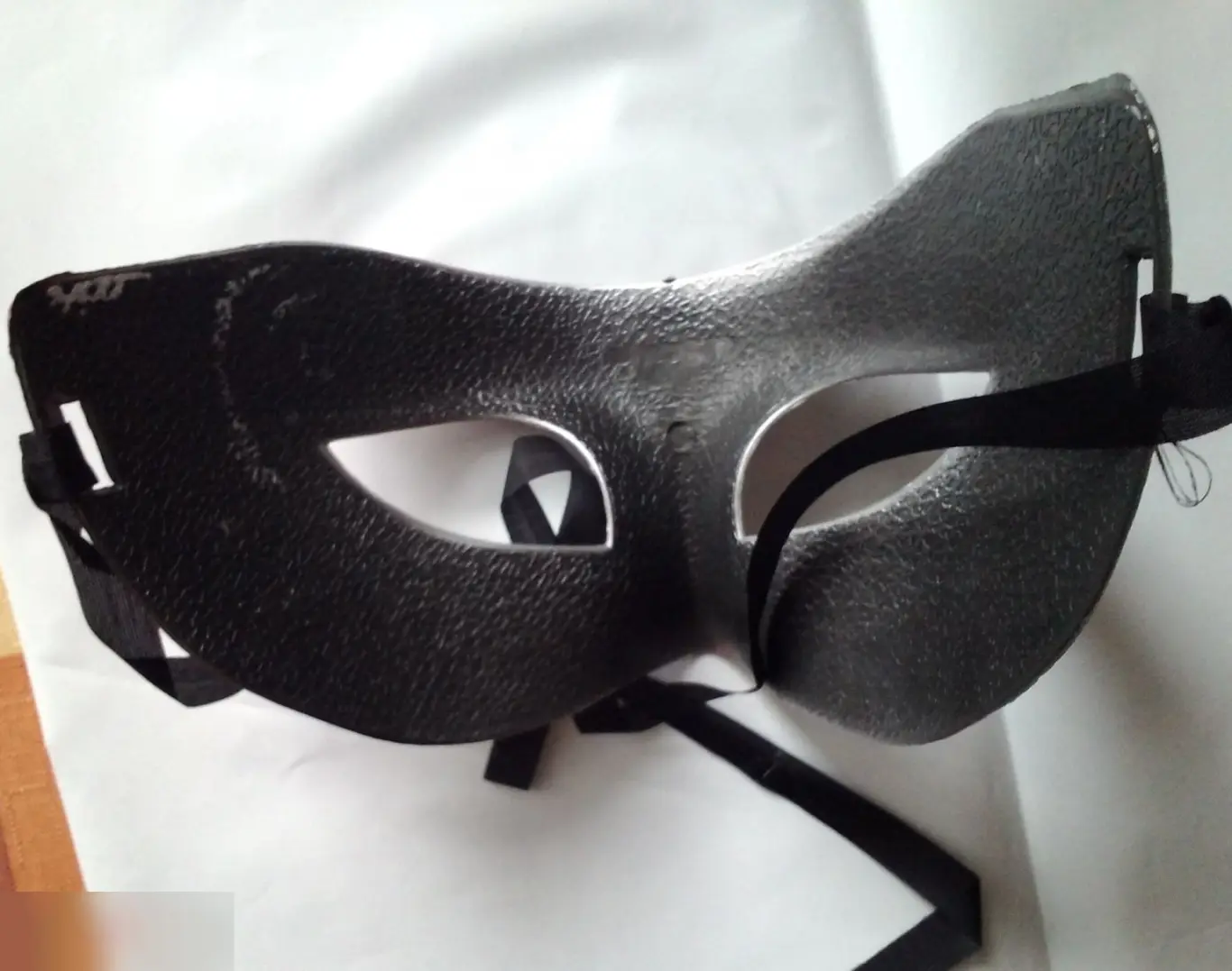 Маска карнавальная пластиковая 2