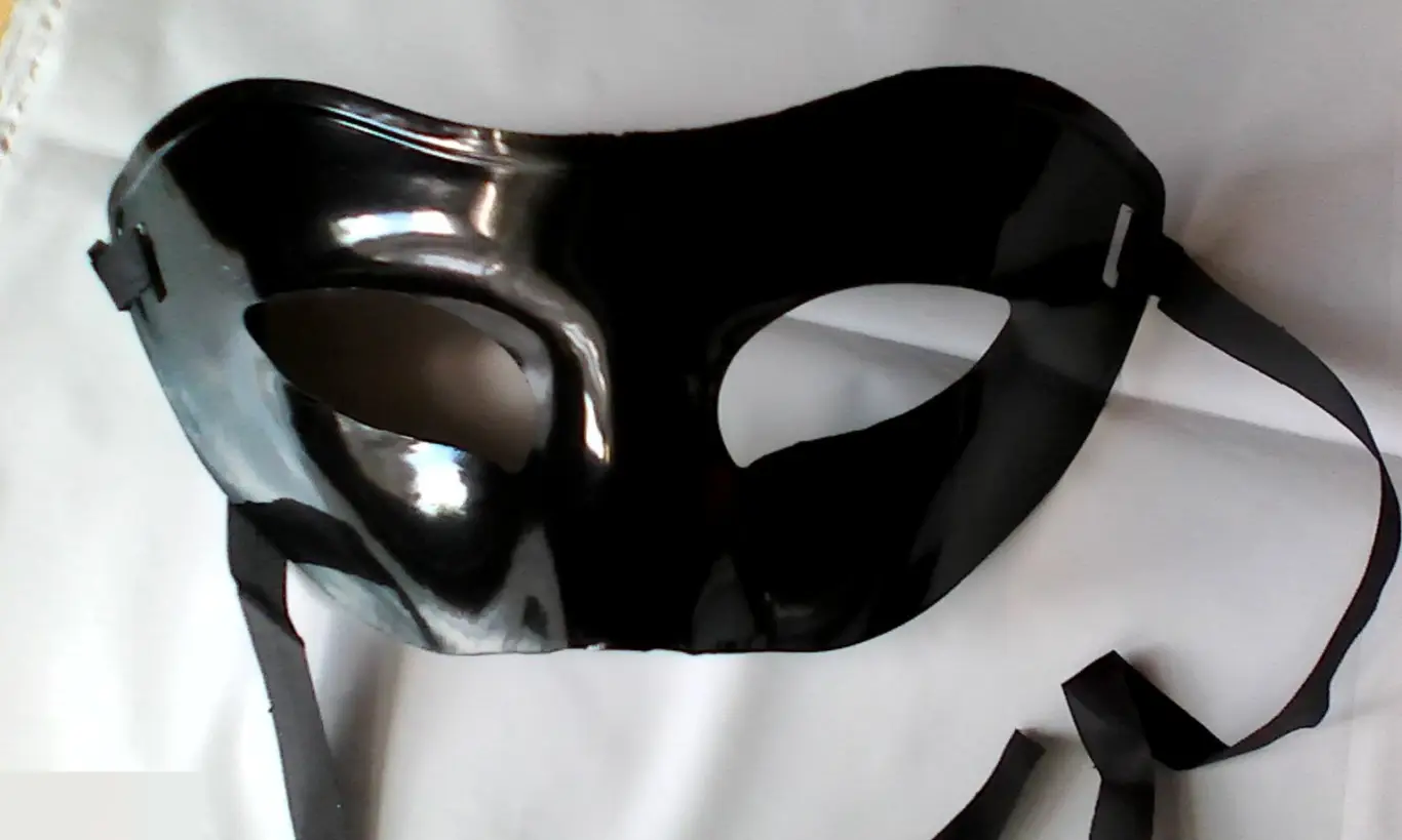 Маска карнавальная пластиковая