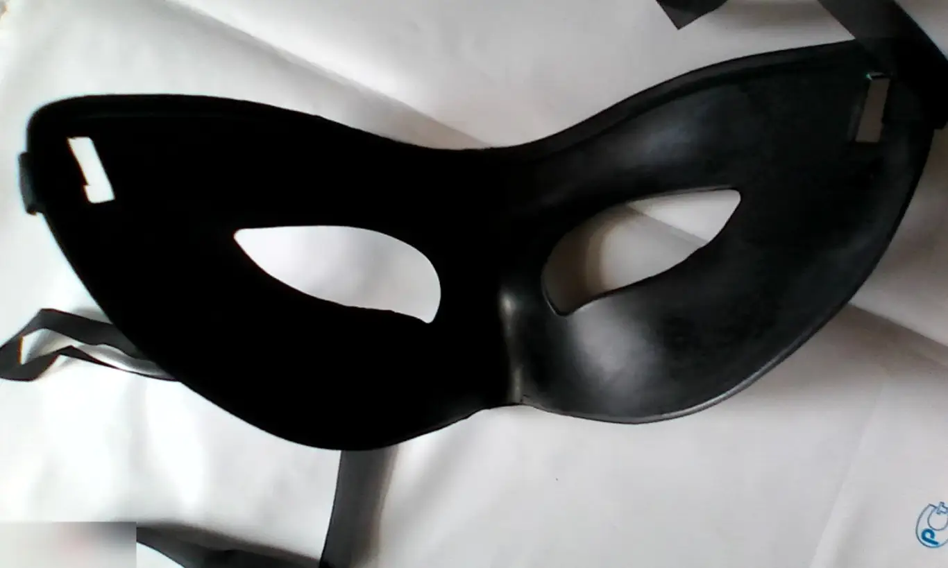 Маска карнавальная пластиковая 1