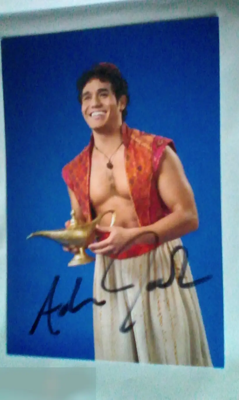 Адам Джейкобс автограф на фото Аладдин