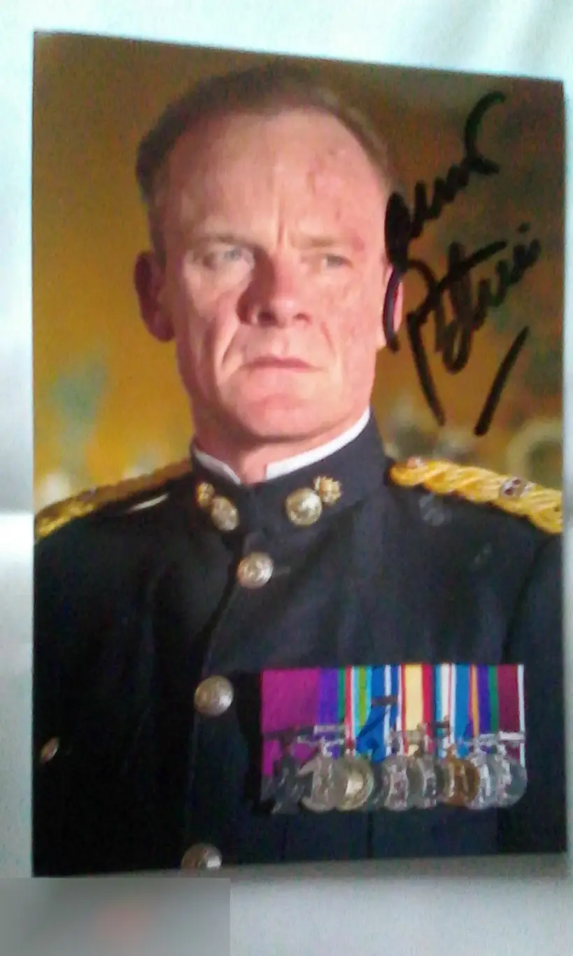 Алистер Петри автограф на фото