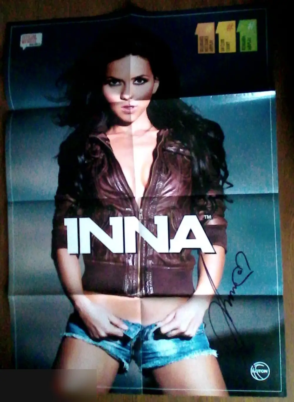 Inna автограф на постере