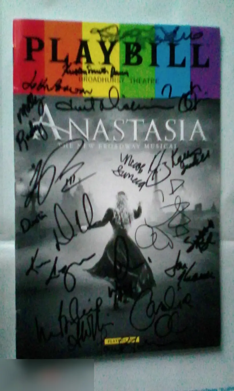 Автографы актёров мюзикла Anastasia Бродвей Рамин Каримлу и другие