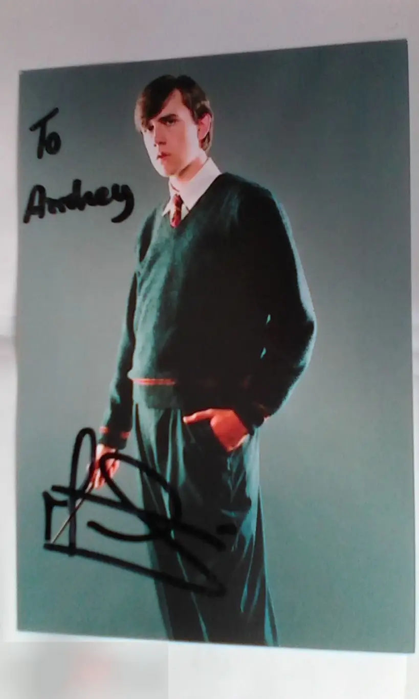 Мэттью Льюис автограф на фото Гарри Поттер