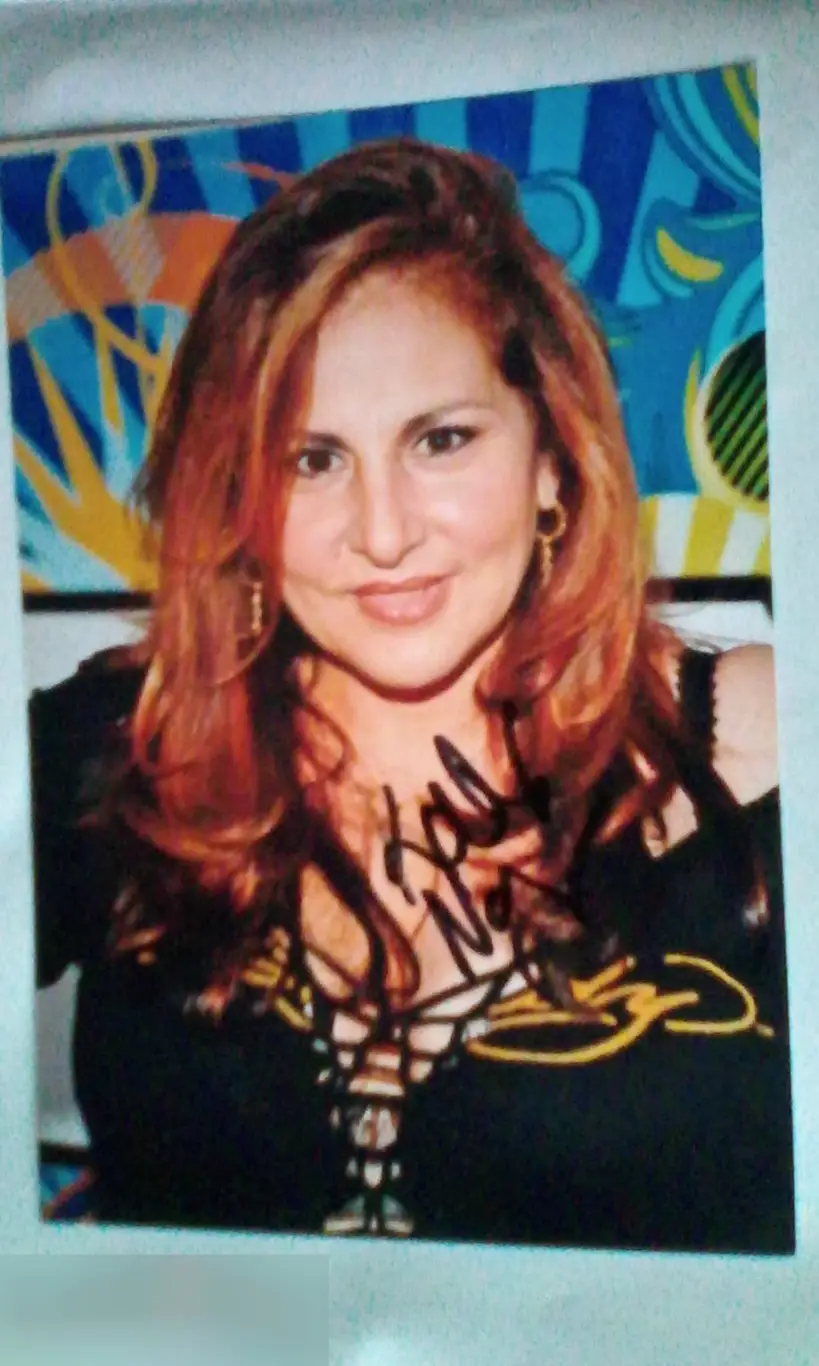 Кэти Наджими автограф на фото