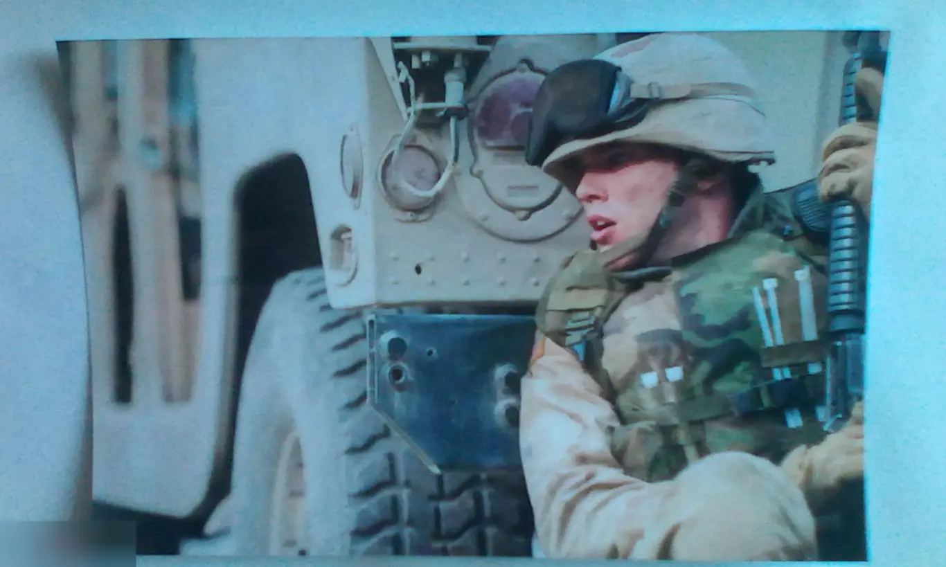 Николас Холт современное фото 10*15 см Замок из песка