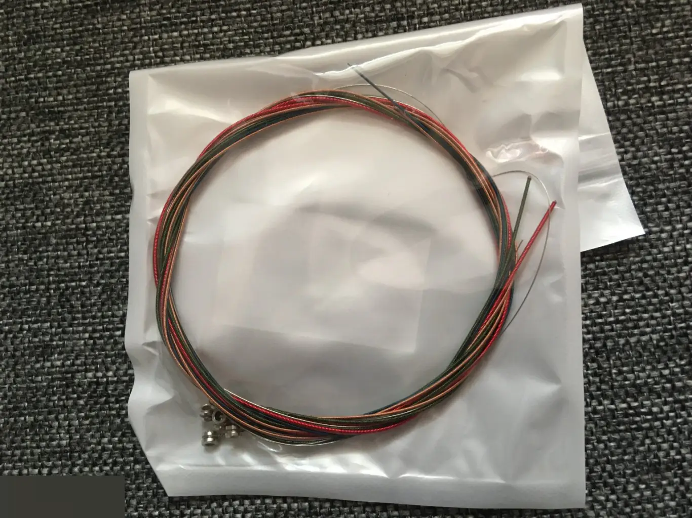 Струны для акустической гитары цветные