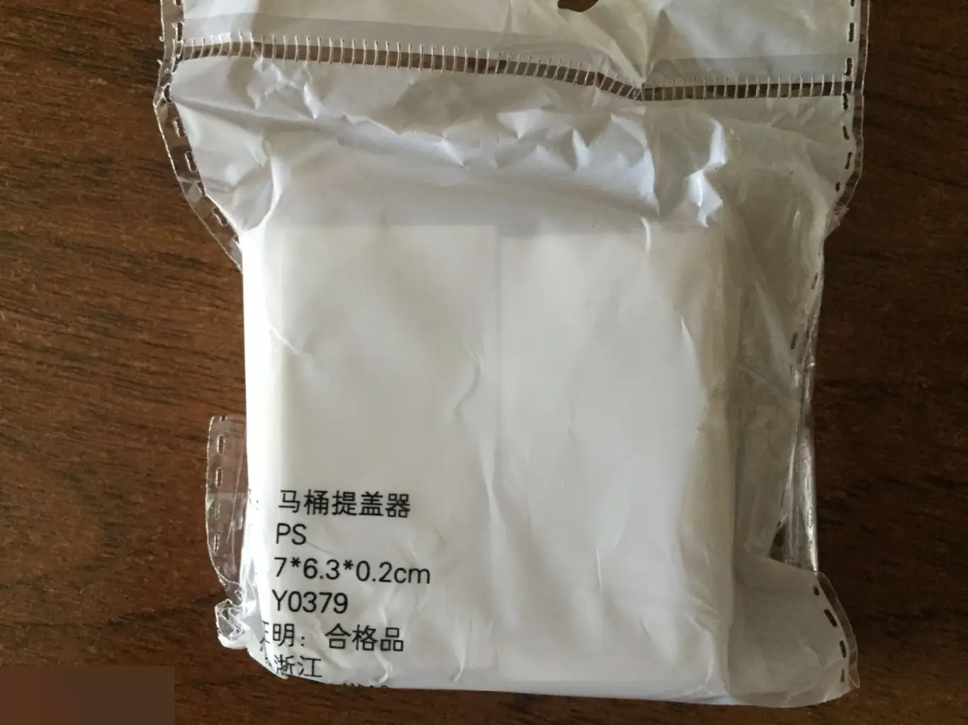 Приспособление для поднятия сиденья унитаза прозрачное 2