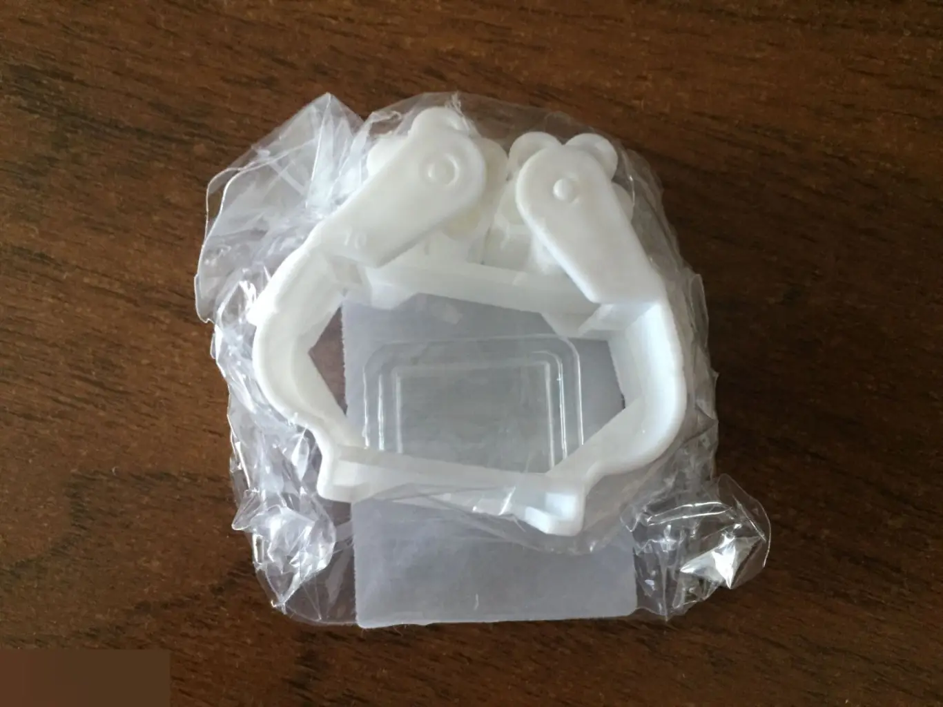 Наклейка-держатель для швабры белая 2