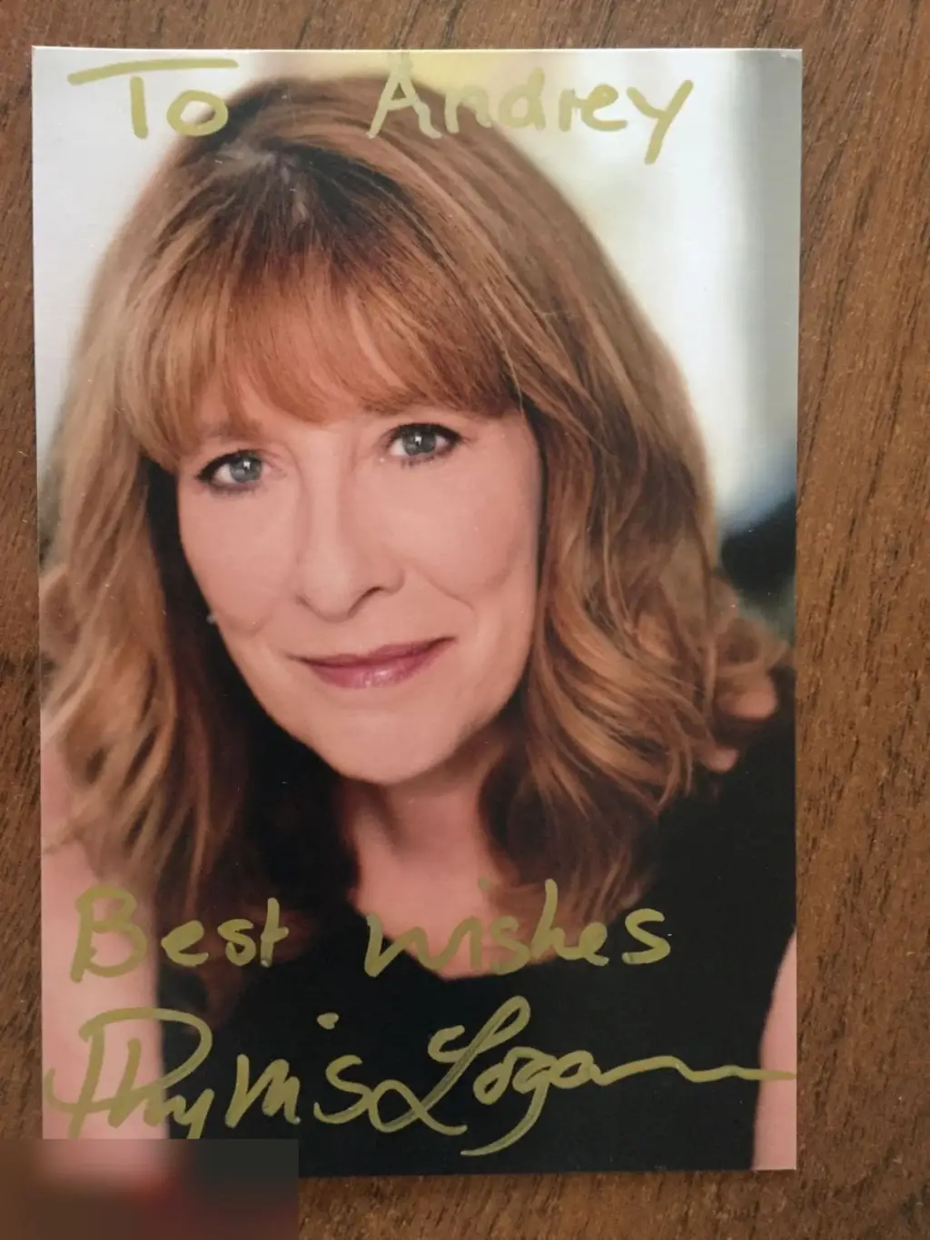Филлис Логан автограф на фото