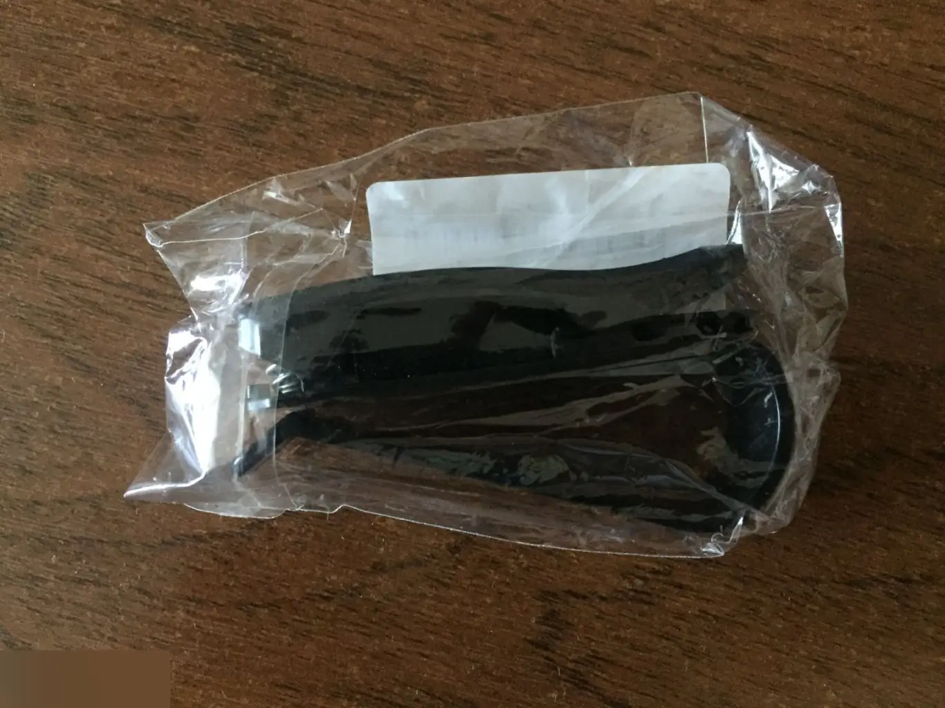 Держатель очков в автомобиль 1