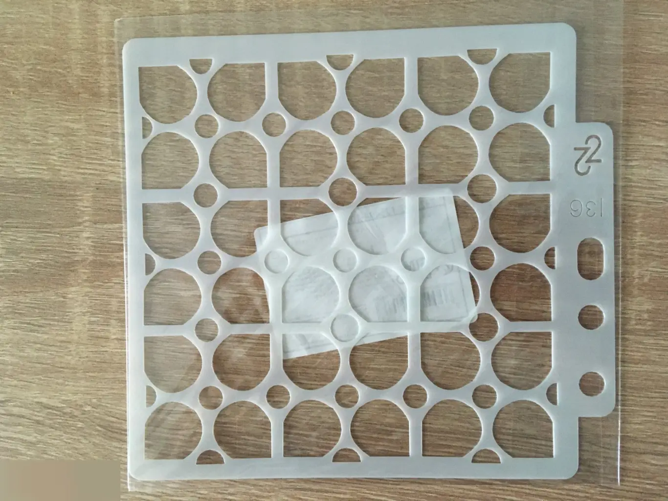 Трафарет геометрия лепестки 13 см