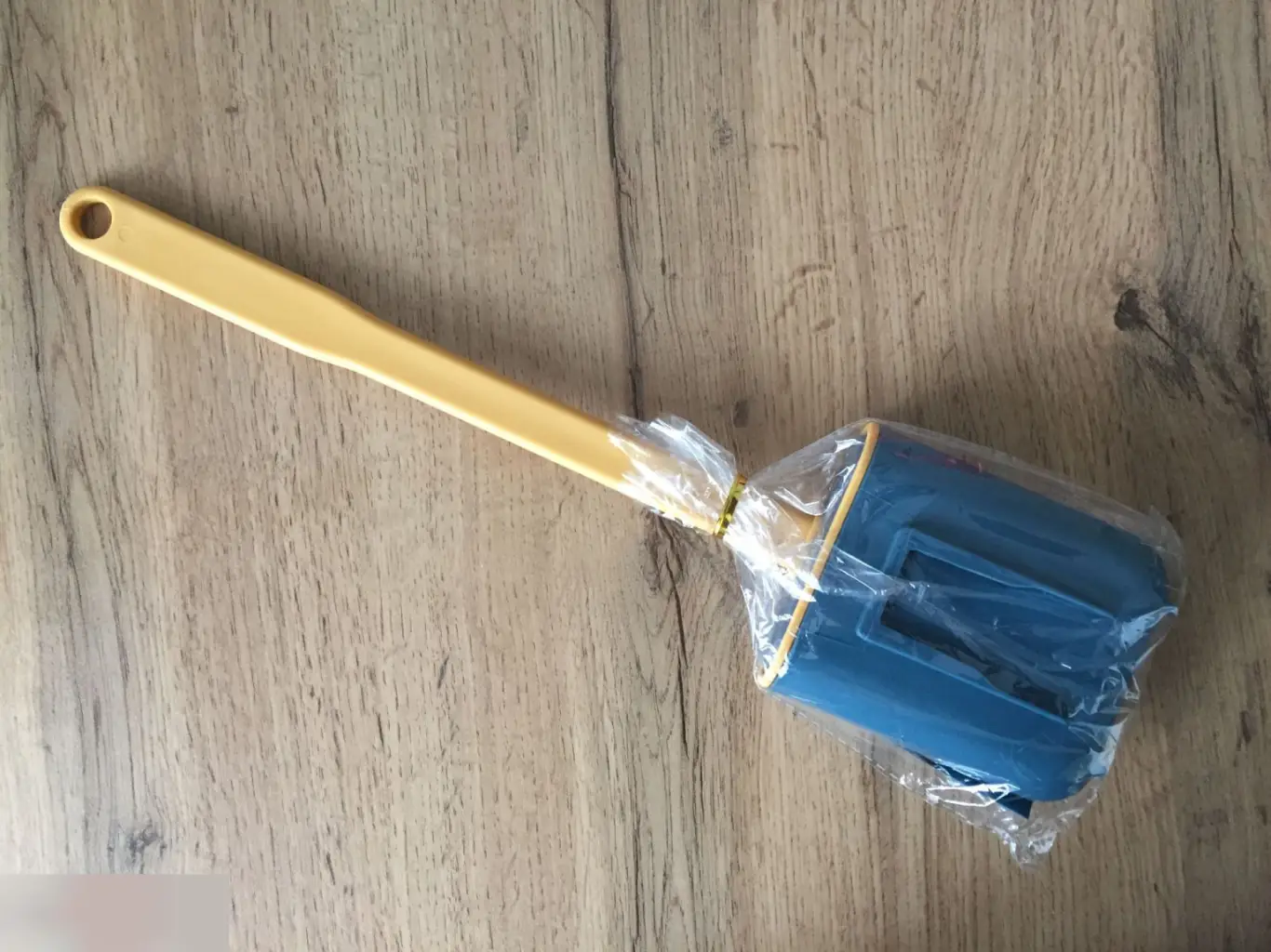 Силиконовый ёршик для туалета с креплением на стену 1