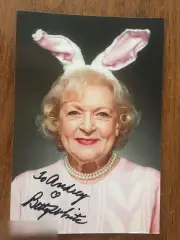 Бетти Уайт автограф на фото