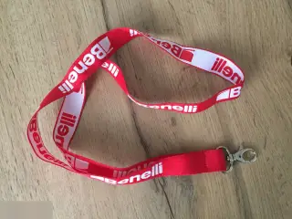 Шнурок на шею для телефона Италия Benelli