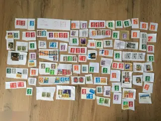 Великобритания 130 почтовых марок на вырезках