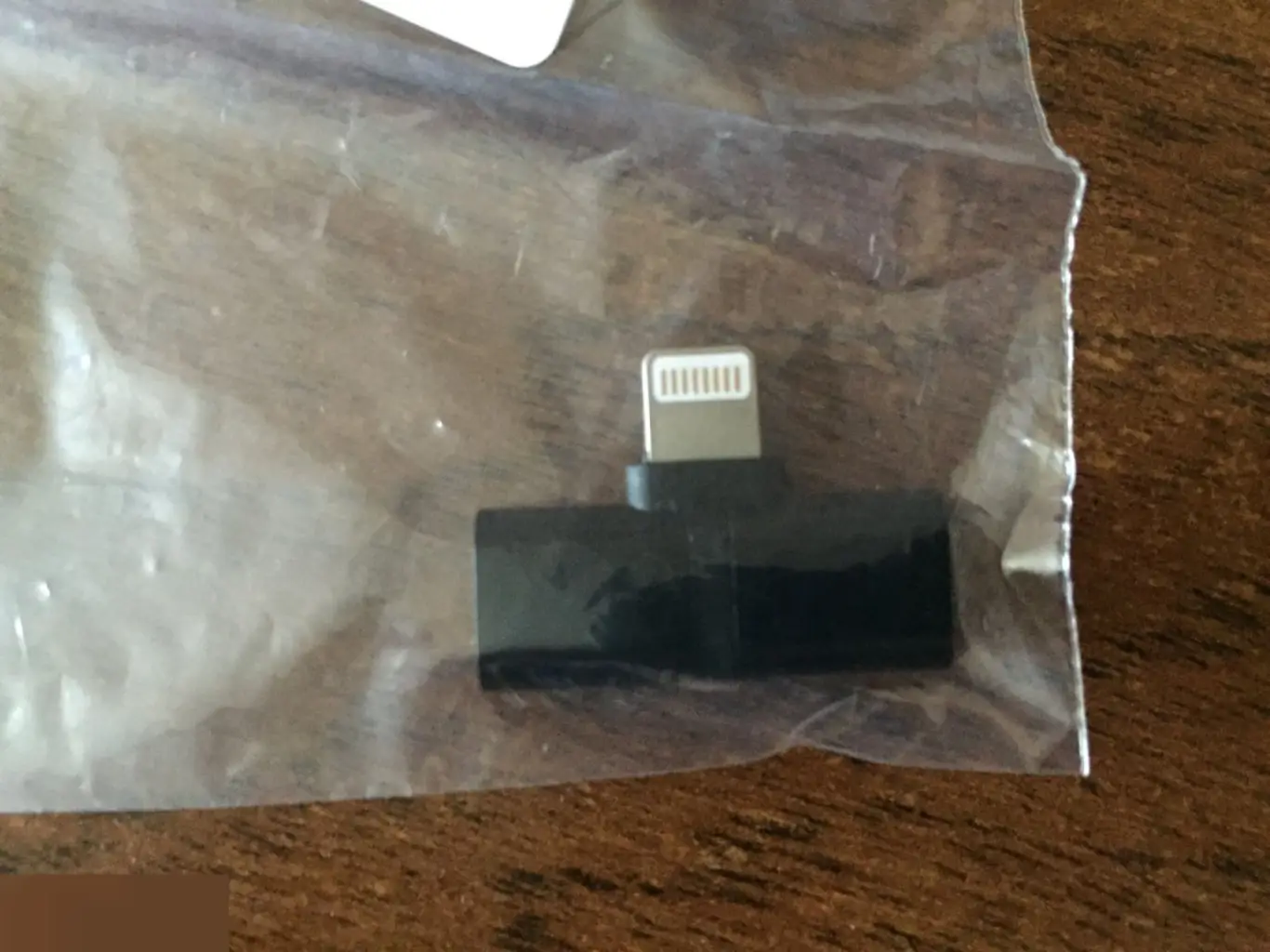 Переходник Lightning для наушников и зарядки 2