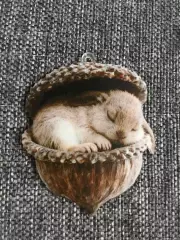 Кролик в орехе новогодняя подвеска ёлочная игрушка акрил