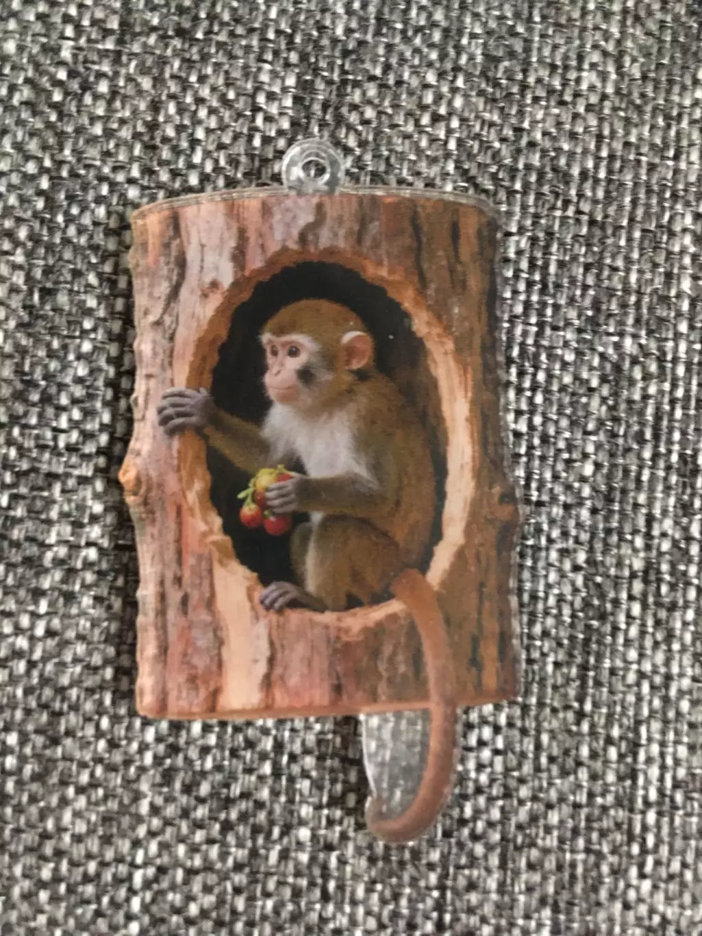 Обезьяна в дупле новогодняя подвеска ёлочная игрушка акрил 1