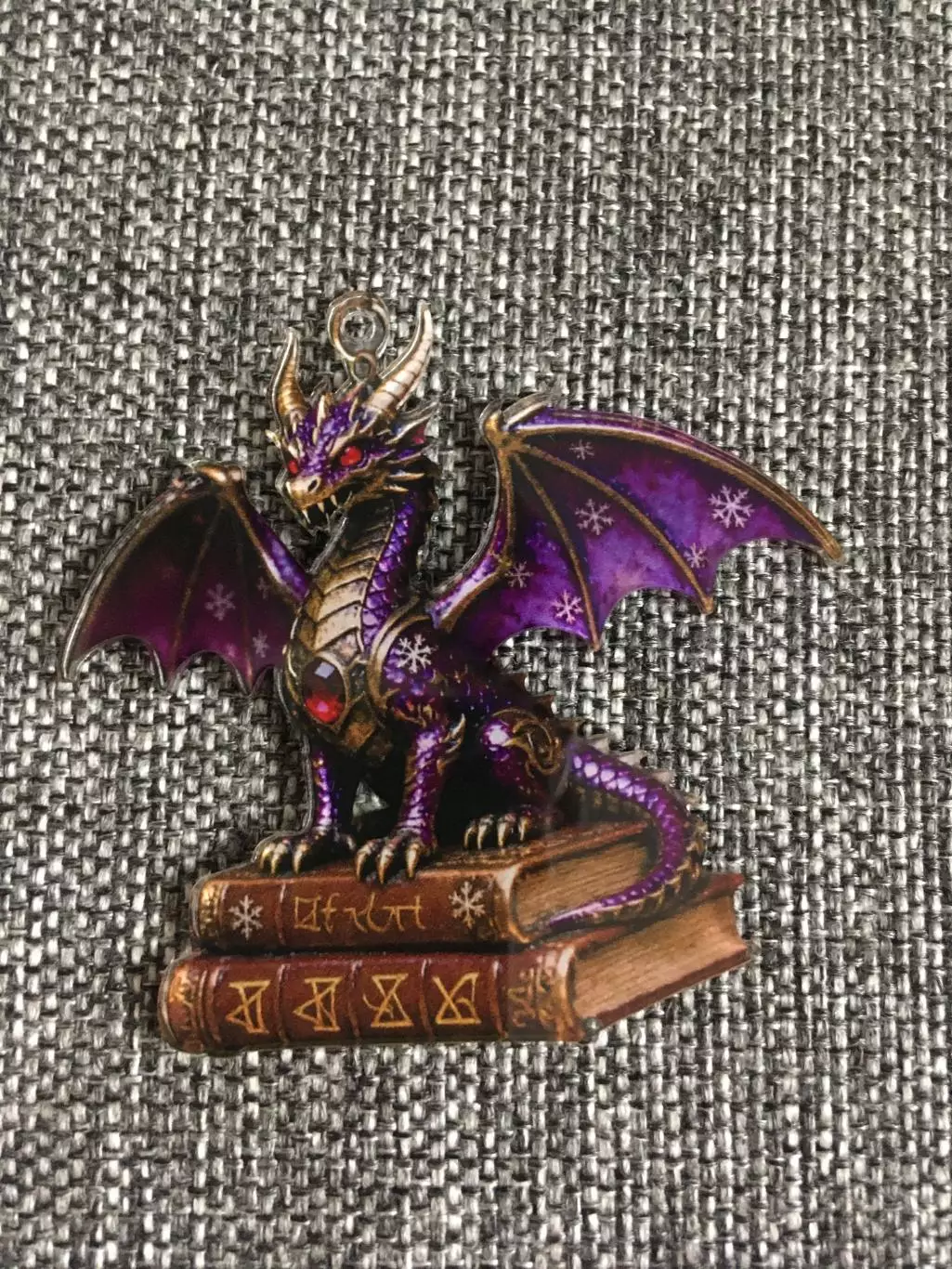 Дракон на книгах новогодняя подвеска ёлочная игрушка акрил 1