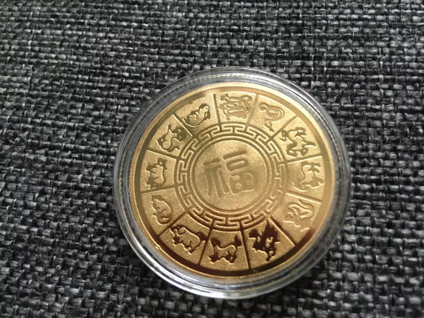 Конь лошадь сувенирная монета 1