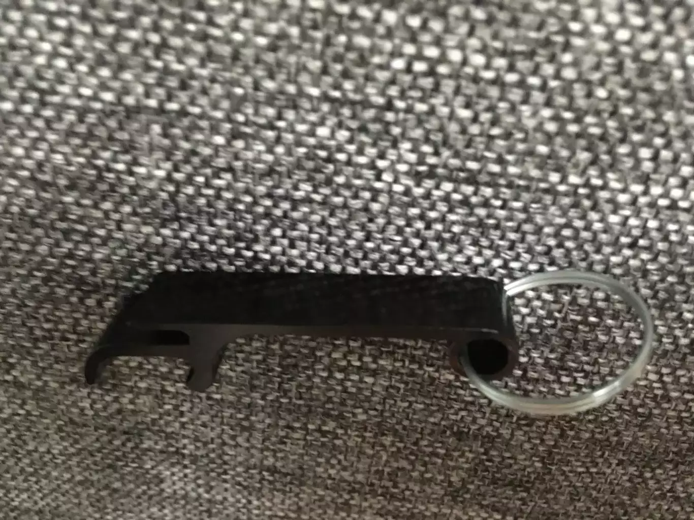 Открывалка открывашка брелок черный 1