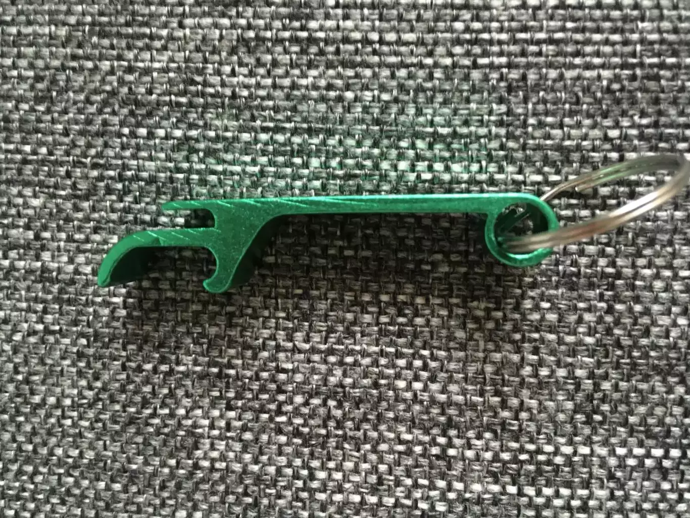 Открывалка открывашка брелок зелёный 2