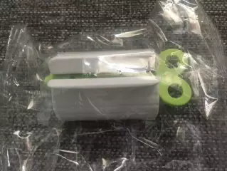 Дозатор для зубной пасты зелёный