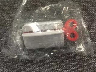 Дозатор для зубной пасты красный