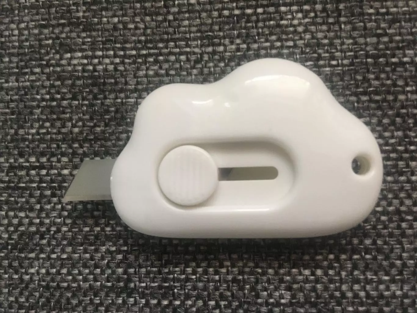 Нож канцелярский в форме облака белый