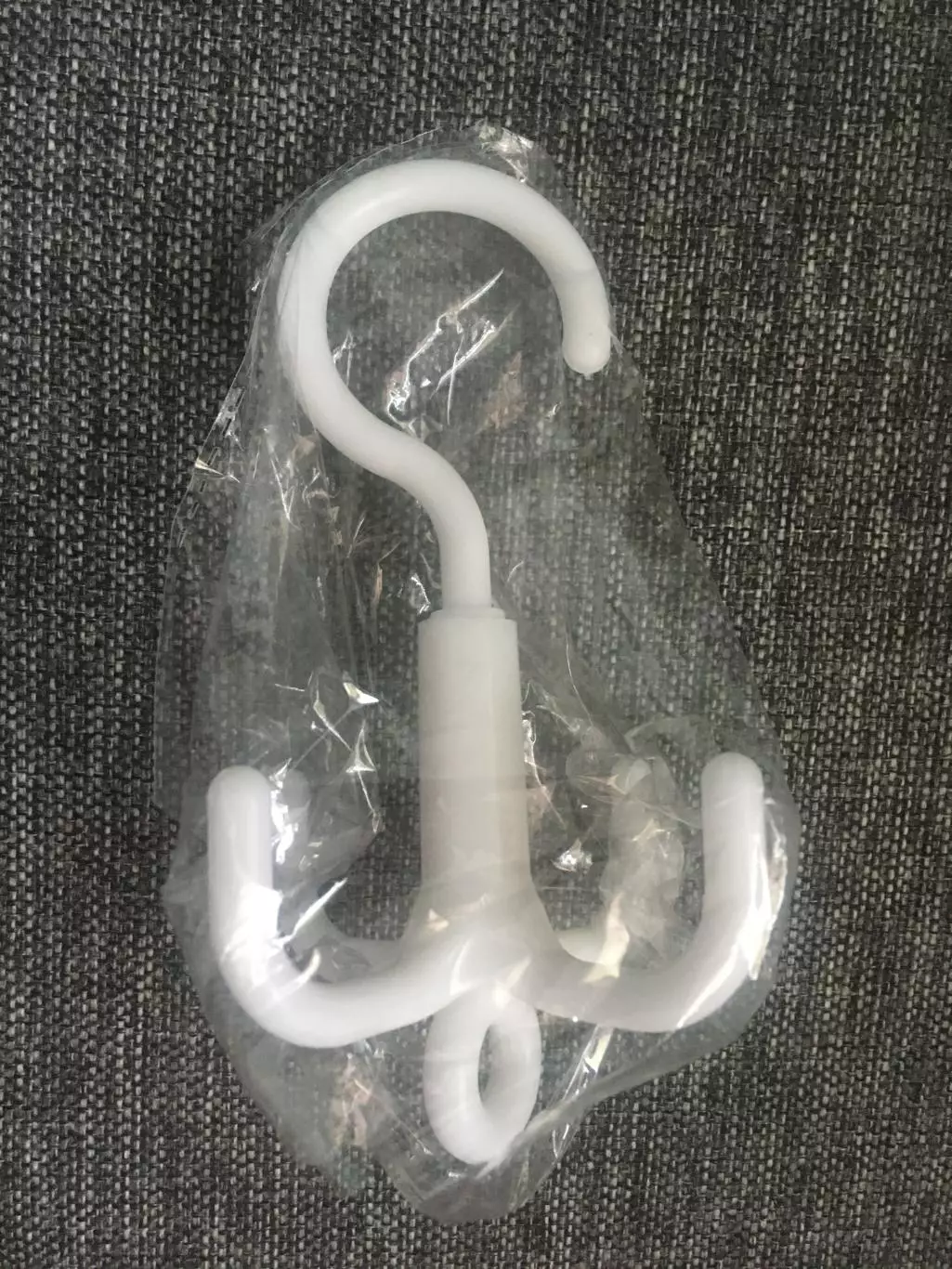 Вешалка с четырьмя крючками