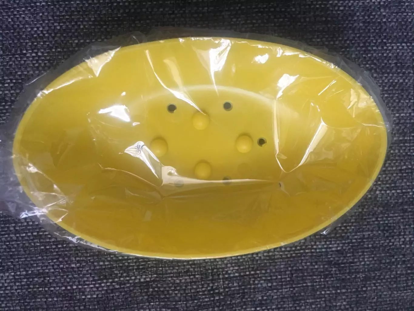 Мыльница на ножках пластик 1