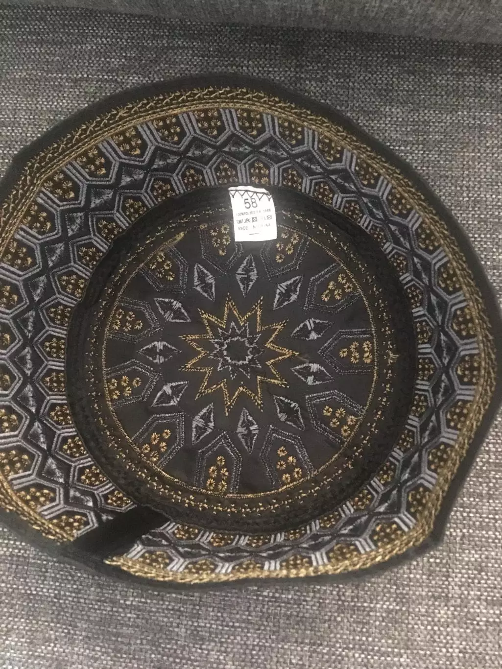 Тюбетейка новая (согнута при доставке) 1