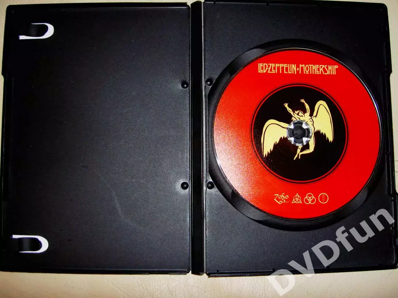 LED ZEPPELIN - MOTHERSHIP ATLANTIC Ltd. DVD 2007 3