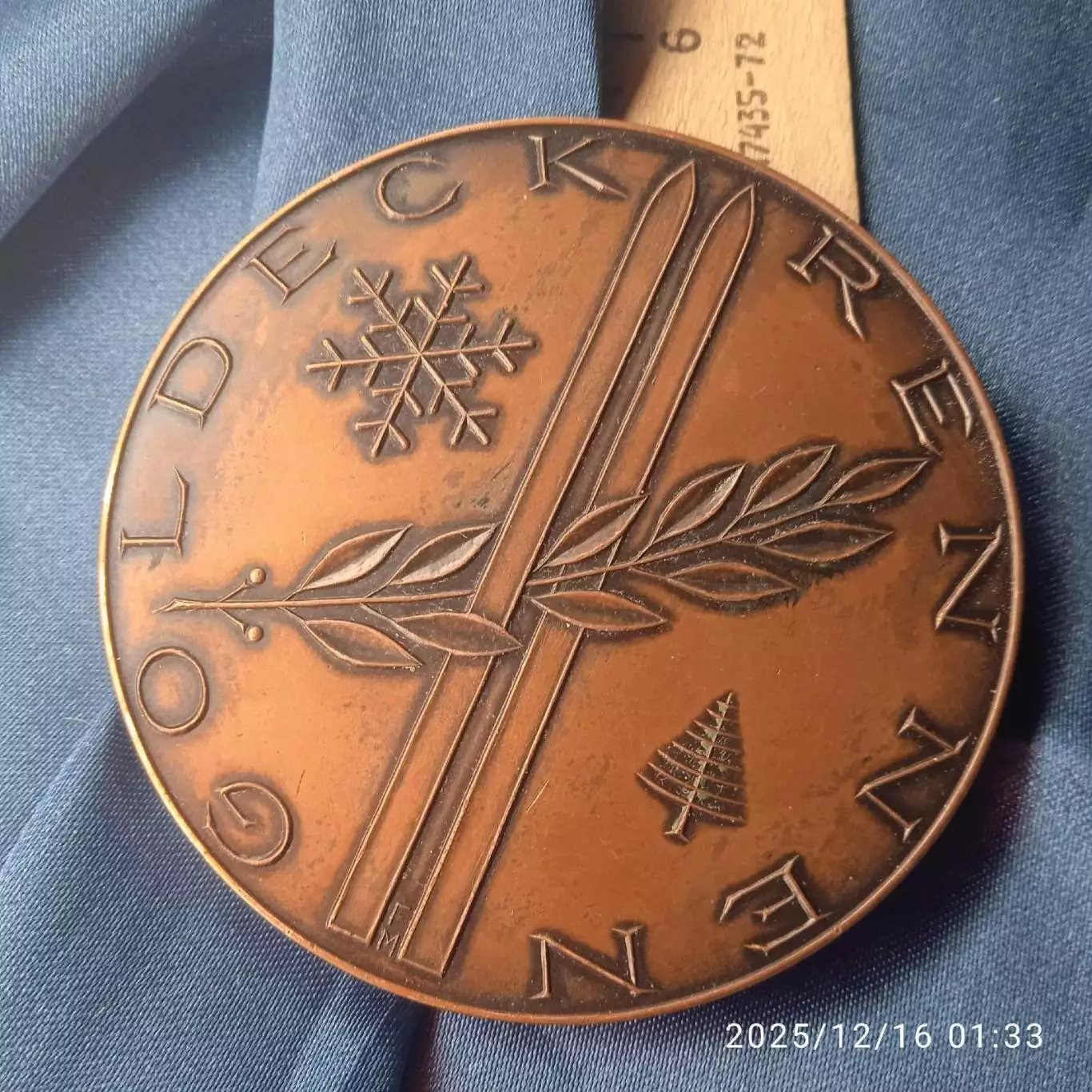 Участница Олимпиад из Свердловска. Тяжелая медная cu медаль горнолыжный спорт 1