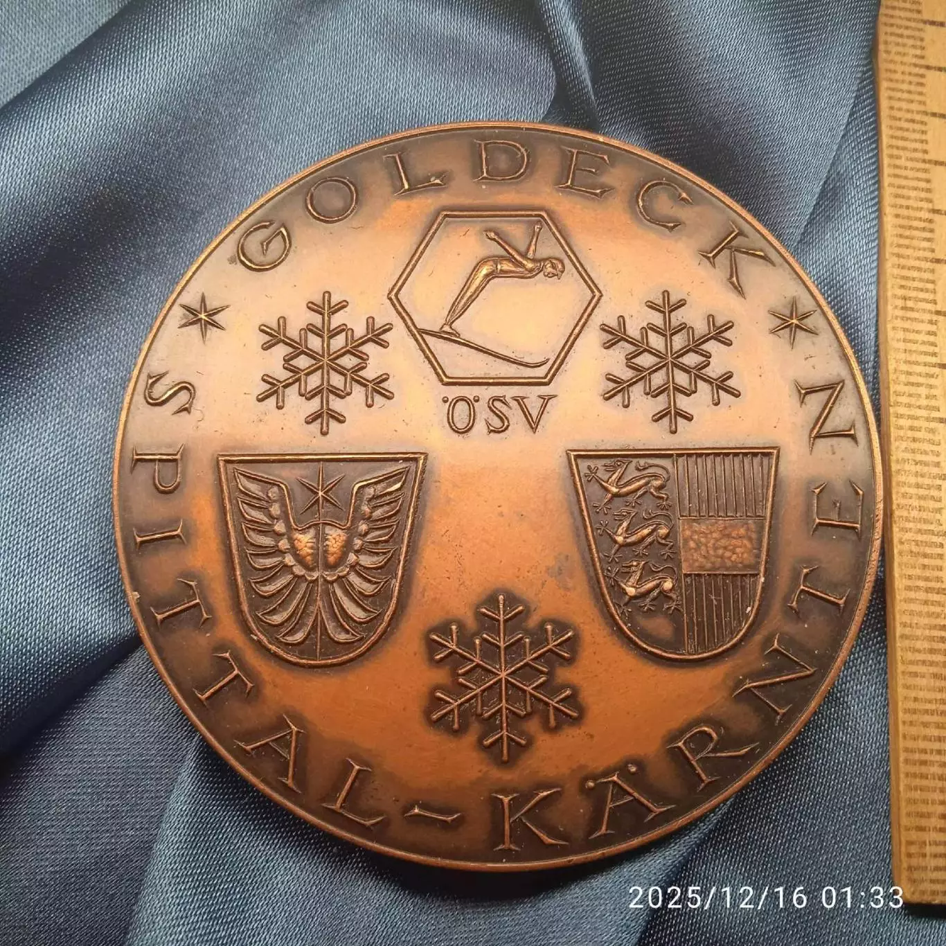 Участница Олимпиад из Свердловска. Тяжелая медная cu медаль горнолыжный спорт