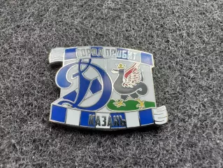 Значок Динамо Москва. Серия Город пробит. Казань.