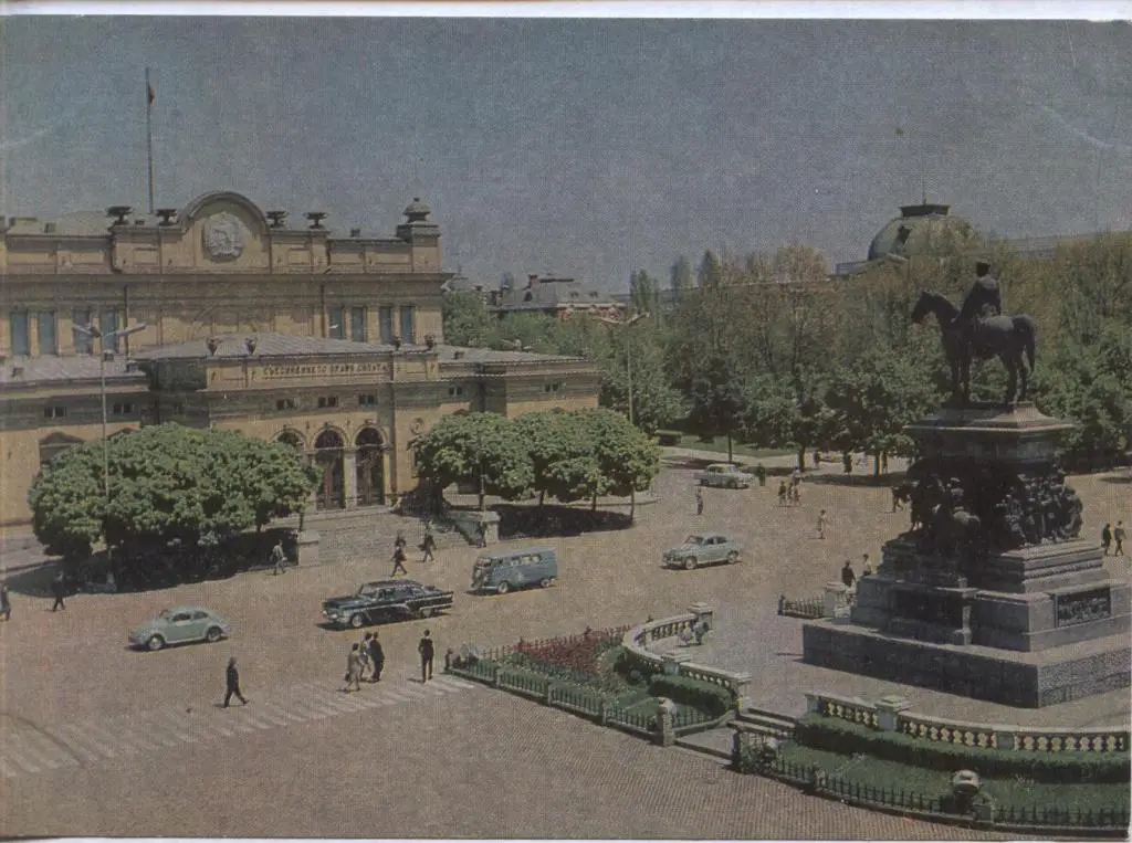 Открытка. Болгария. София. Площадь перед зданием Народного Собрания. 1966