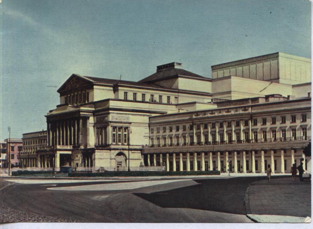 Открытка. Варшава. Большой Театр оперы и балета. Отпечатано в Польше.