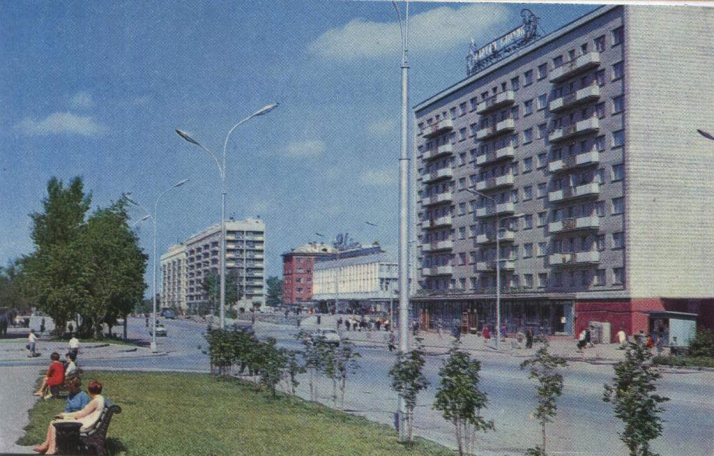 Открытка. Новосибирск. Вокзальный _проспект и центральный универмаг. 1971