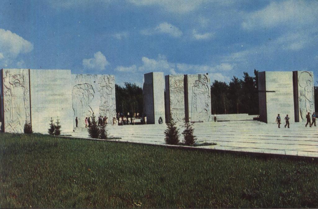 Открытка. Новосибирск. Монумент славы сибирякам. 1971