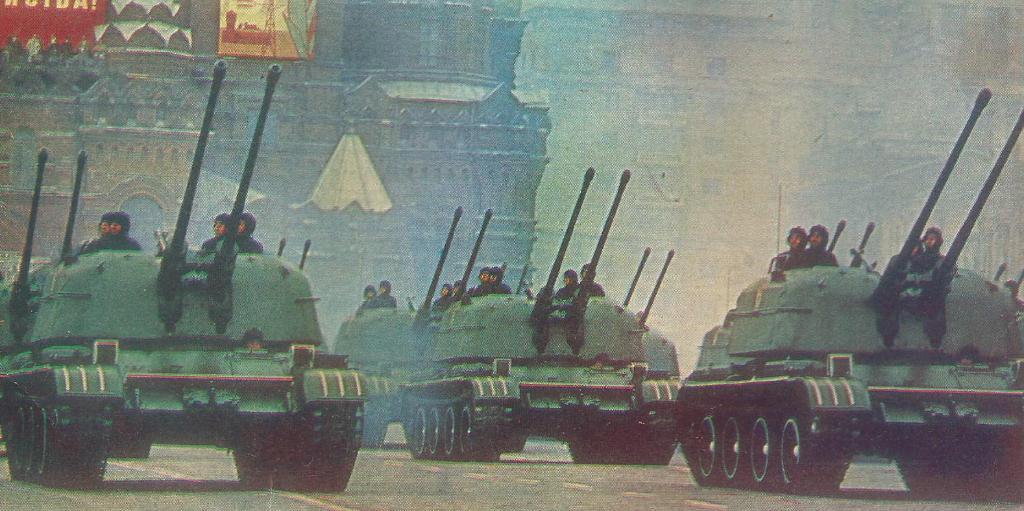 Военный парад на Красной площаде в Москве .