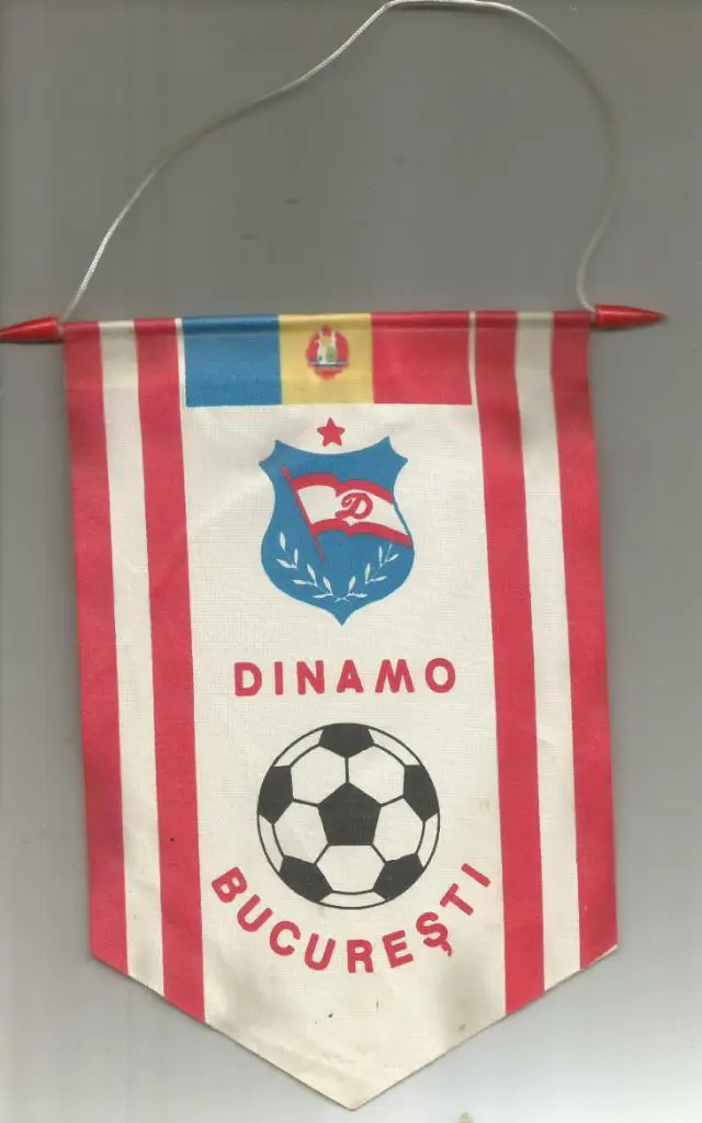 вымпел. _Динамо_Бухарест_Румыния._Од носторонний. размер _14х20,5_см.