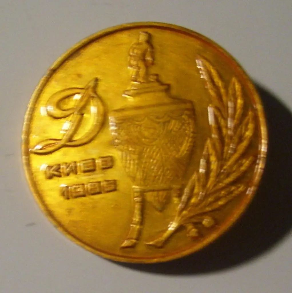 Динамо Киев - чемпион_СССР_ 1985. _знак