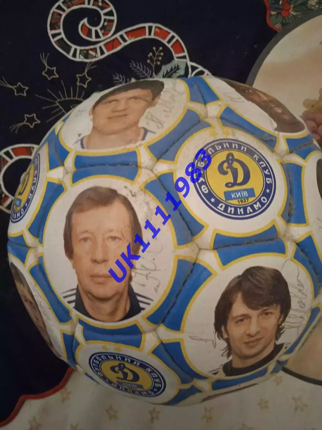 Динамо Київ(Ю.Сьомін.)футбольний м'яч,шкіряний,автографи всієї команди,оригінал